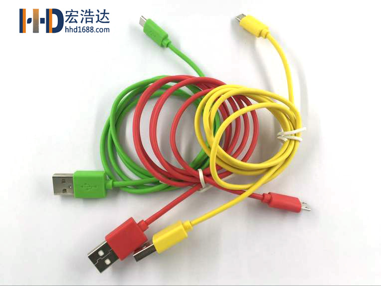 買一個(gè)蘋(píng)果轉(zhuǎn)接頭就可以給蘋(píng)果手機(jī)充電