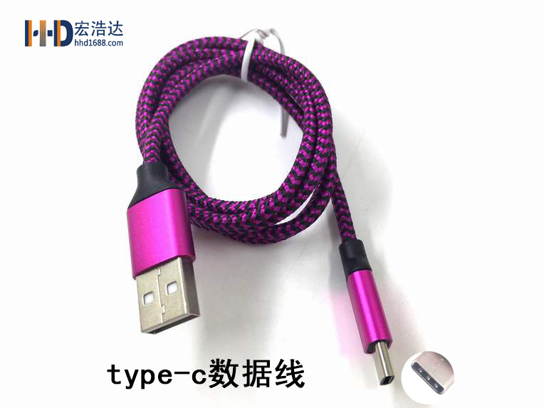 數(shù)據(jù)線是4芯的，具有充電和傳輸數(shù)據(jù)的功能