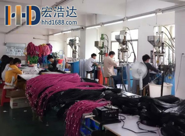 數(shù)據(jù)線生產(chǎn)廠家的手機數(shù)據(jù)線批發(fā)價格是多少,數(shù)據(jù)線報價又要提供那些信息?